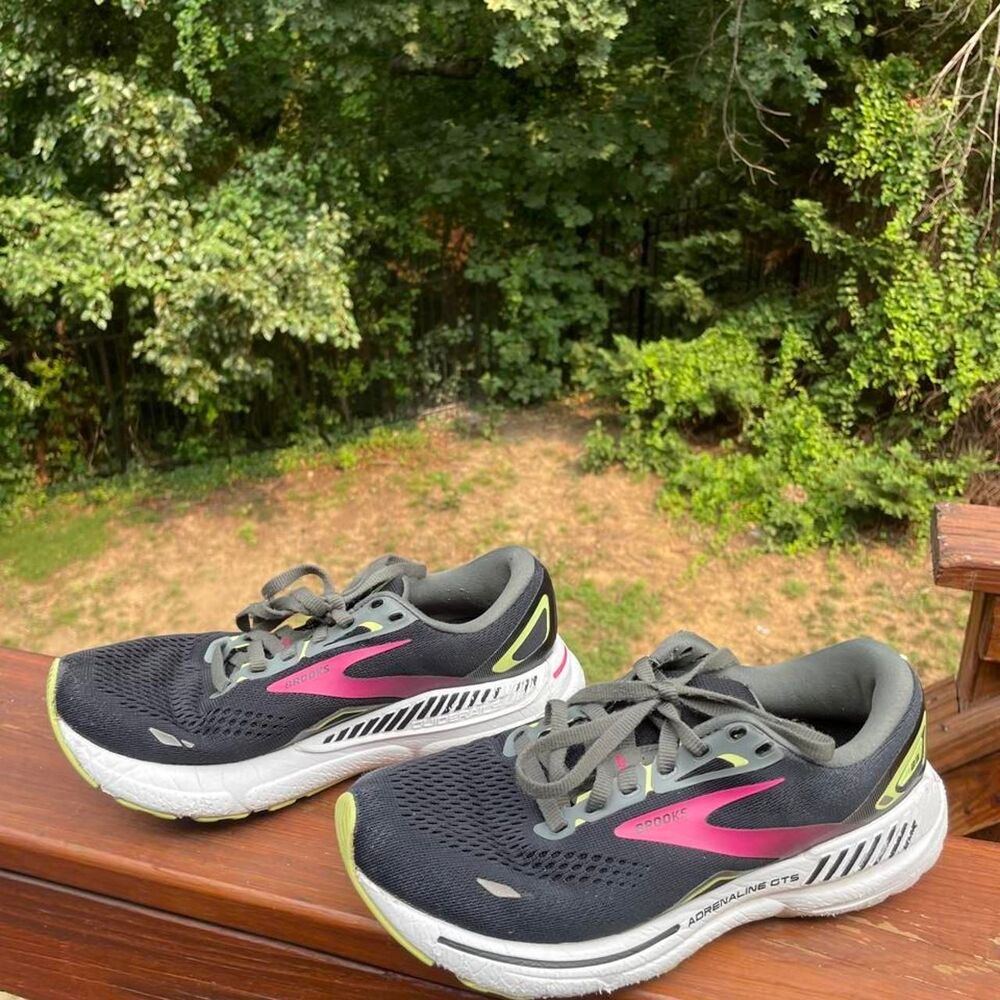 Brooks Women's 7 Adrenaline GTS 22 Running Shoes Black and Pink